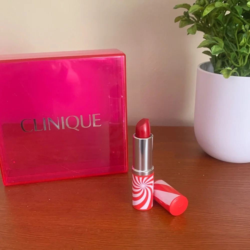 Clinique Bold Red Lipstick with Swirl Design cherry pop